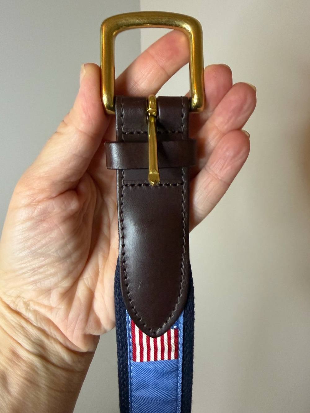 Vineyard Vines Men's American Flags Canvas
Club Belt Size 40 - Picture 5 of 6